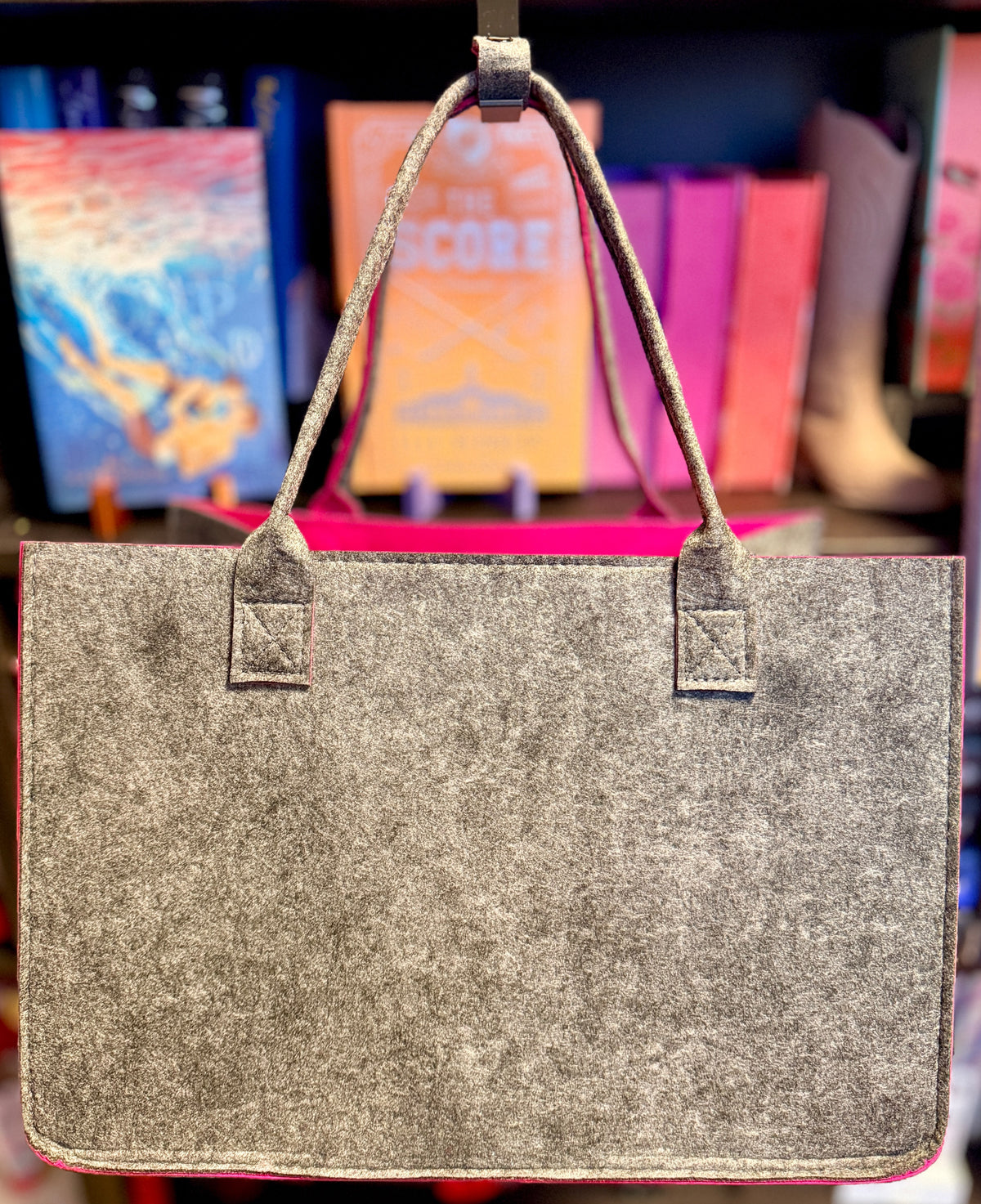 Felt bag "A girl who takes books everywhere"