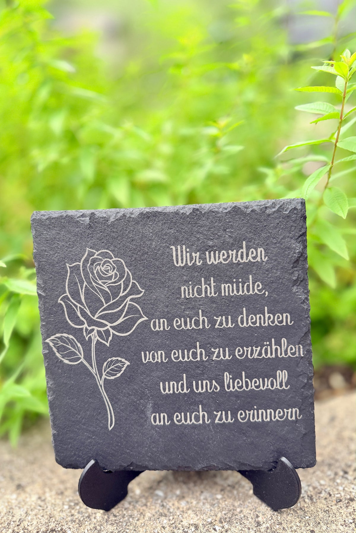 Grabdeko Schieferplatte " Wir werden nicht müde an euch zu denken"