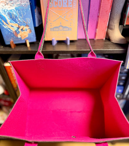 Felt bag "A girl who takes books everywhere"
